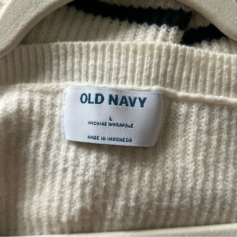Old Navy SoSoft V-neck Cocoon Preppy Black and White Knit Sweater - Picture 10 of 10